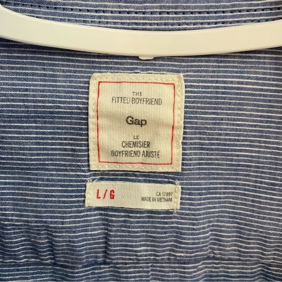 GAP The Fitted Boyfriend Striped Blue/White Button Down Front Pocket Shirt - Picture 4 of 7